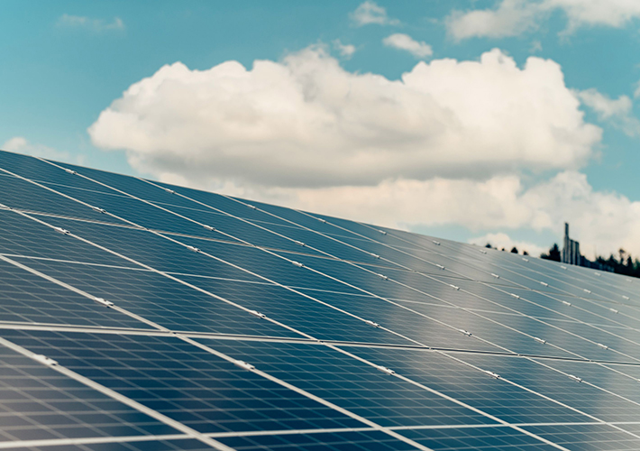 Foto Nestlé y BayWa r.e. firman un contrato de compra de energía generada por un nuevo parque solar español.